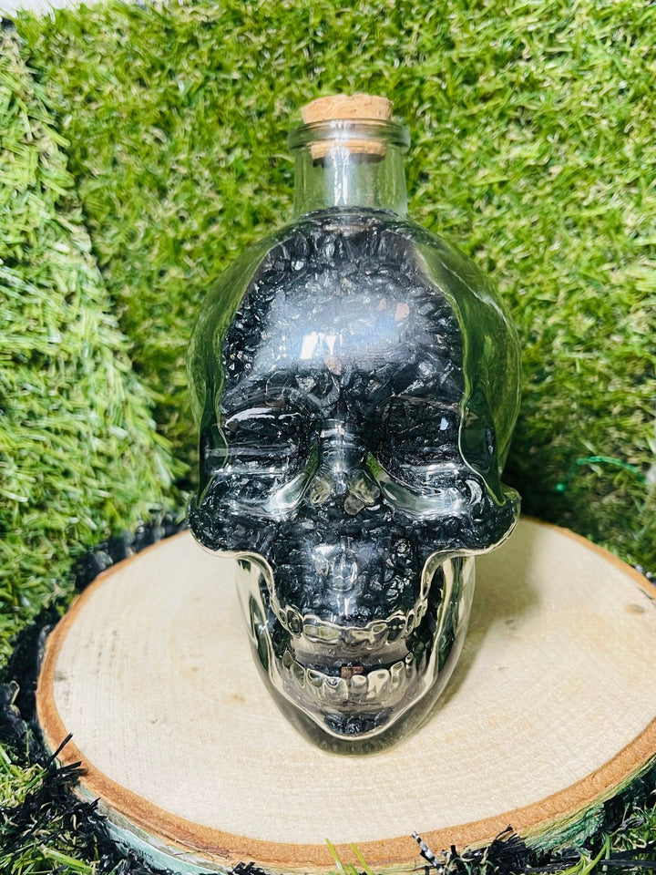 Tête de mort, Skull, Crâne rempli de pépites en pierre naturelle Tourmaline noire - Les bijoux de Théa