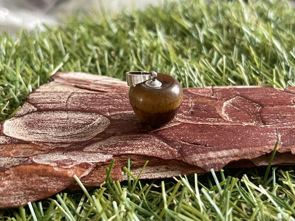 Pendentif Pomme en Oeil de tigre - Les bijoux de Théa