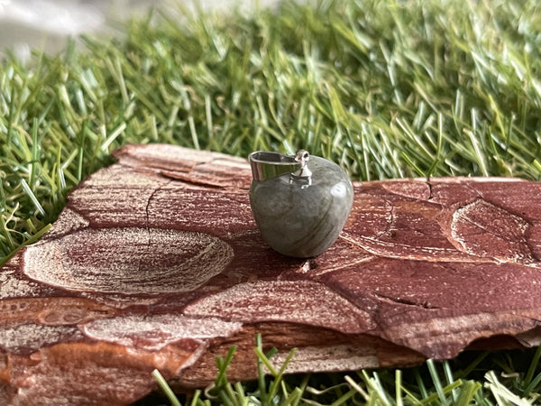 Pendentif Pomme en Labradorite - Les bijoux de Théa