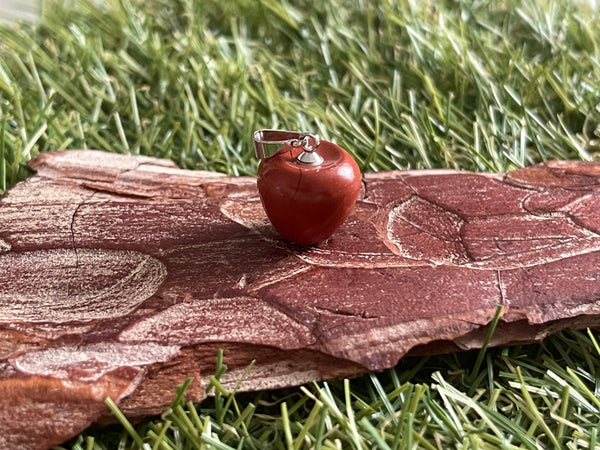 Pendentif Pomme en Jaspe rouge - Les bijoux de Théa