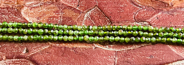 Perles naturelles en Diopside facettée en 2 mm