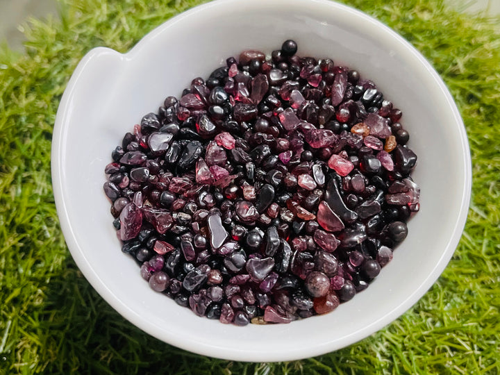 Chips / pépites naturelles en Grenat non percées en 2-8 mm (50 grs) - Les bijoux de Théa