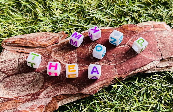 Lot de 200 intercalaires Lettre pour bracelet - Les bijoux de Théa