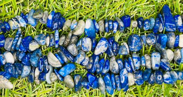 Perles naturelles chips / pépites en Lapis lazuli en 5-8 mm (fil de 80 cm)