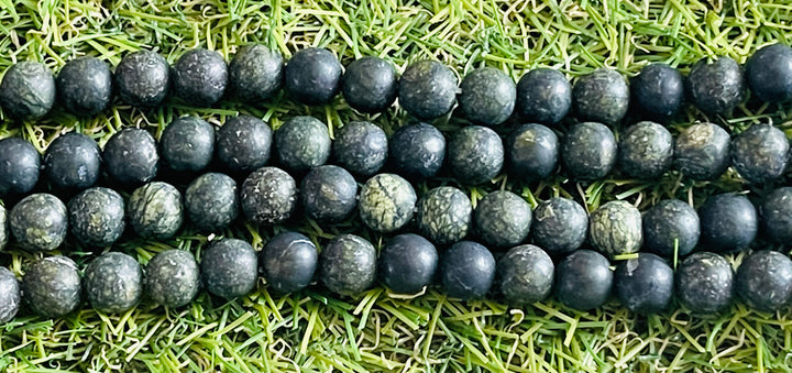 Perles naturelles en Serpentine de Russie mat en 8 mm - Les bijoux de Théa