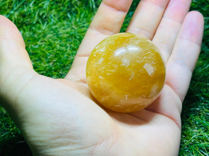 Sphère en Calcite de 50 mm - Les bijoux de Théa