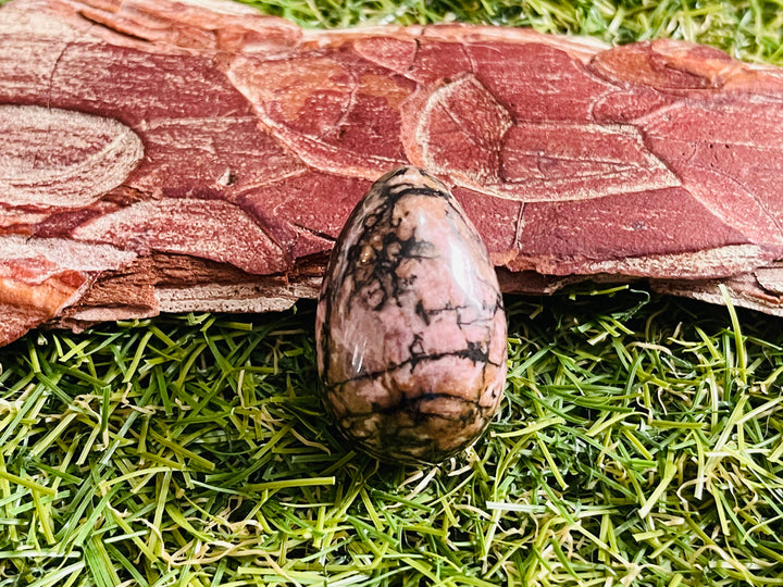 Pendentif Œuf en Rhodonite ou œuf de Yoni - Les bijoux de Théa