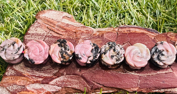 Lot de 2 Perles naturelles en Rhodonite en forme de fleur (14 mm) - Les bijoux de Théa