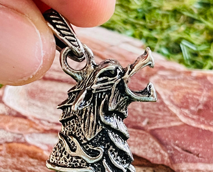 Pendentif tête de loup serti d'un Cristal de roche - Les bijoux de Théa