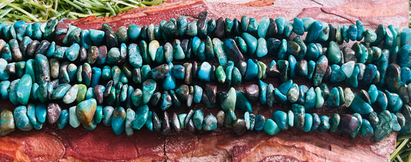 Perles naturelles chips / pépites en Chrysocolle 4-12 mm (fil de 40 cm) - Les bijoux de Théa