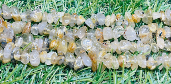 Perles naturelles chips / pépites en Quartz Rutile Doré en 5-8 mm (fil de 40 cm)
