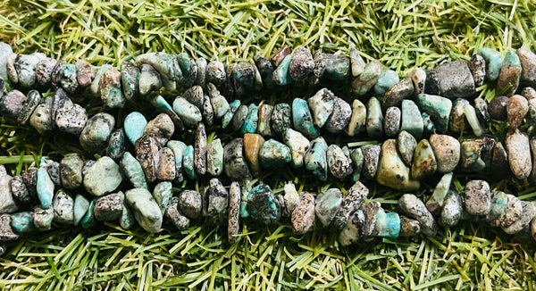 Perles naturelles chips / pépites Turquoise Africaine en 5-8 mm (fil de 80 cm)
