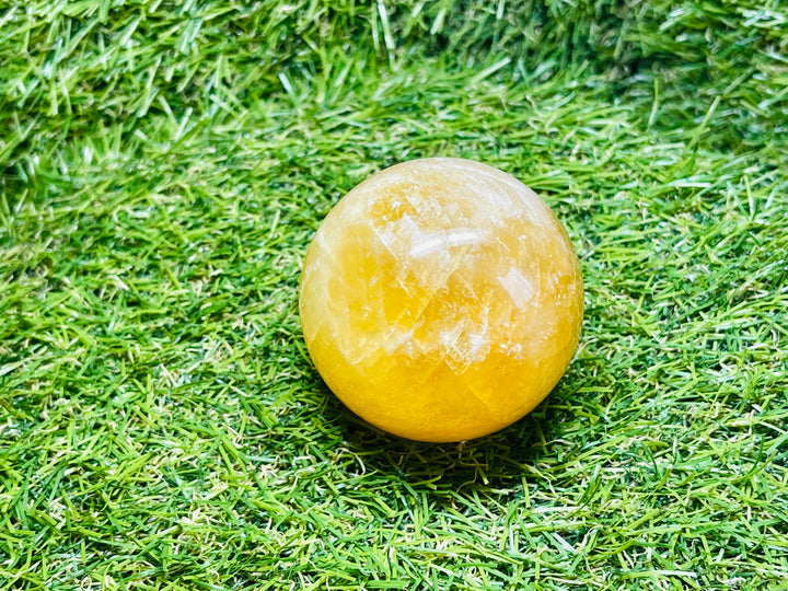 Sphère en Calcite de 50 mm - Les bijoux de Théa