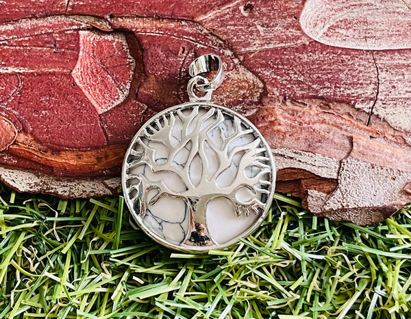 Pendentif en Howlite et arbre de vie - Les bijoux de Théa