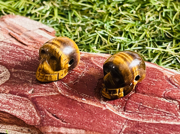 Perle en Oeil de Tigre en forme de tête de mort