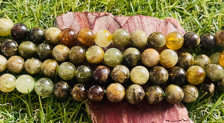 Perles naturelles en Grenat vert en 8 mm - Les bijoux de Théa