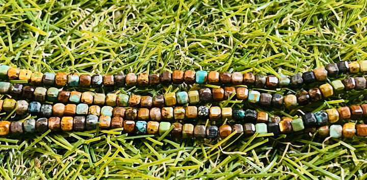 Perles naturelles en Turquoise d’Hubei à facettes en 3 mm - Les bijoux de Théa