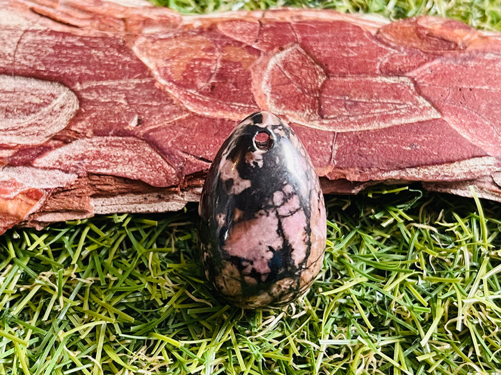 Pendentif Œuf en Rhodonite ou œuf de Yoni - Les bijoux de Théa