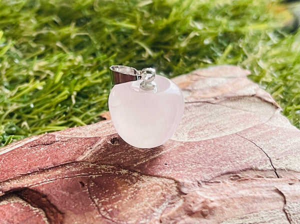 Pendentif Pomme en Quartz rose - Les bijoux de Théa