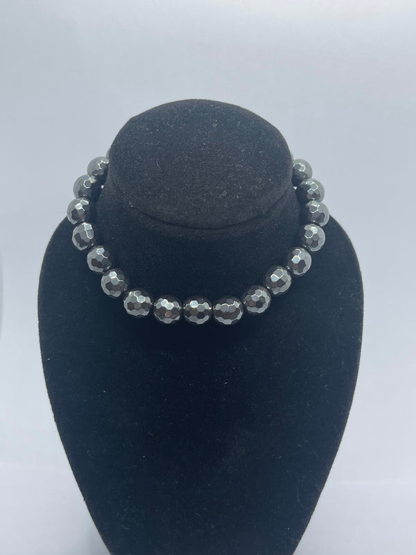 Collier de perles en Hématite 8 mm facettée à fermoir